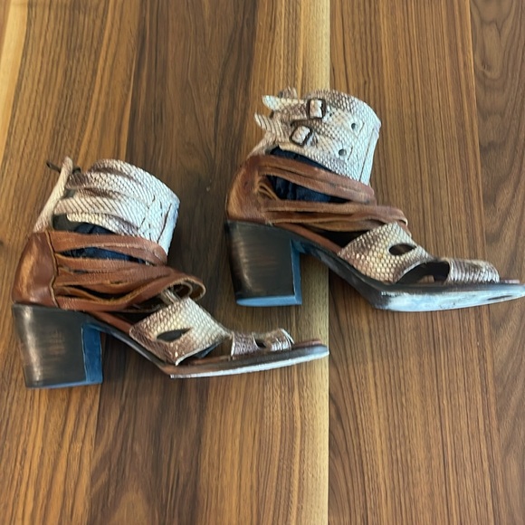 SOLD - EUC Vintage Freebird Nest, size 9, fits 10 - Picture 7 of 9